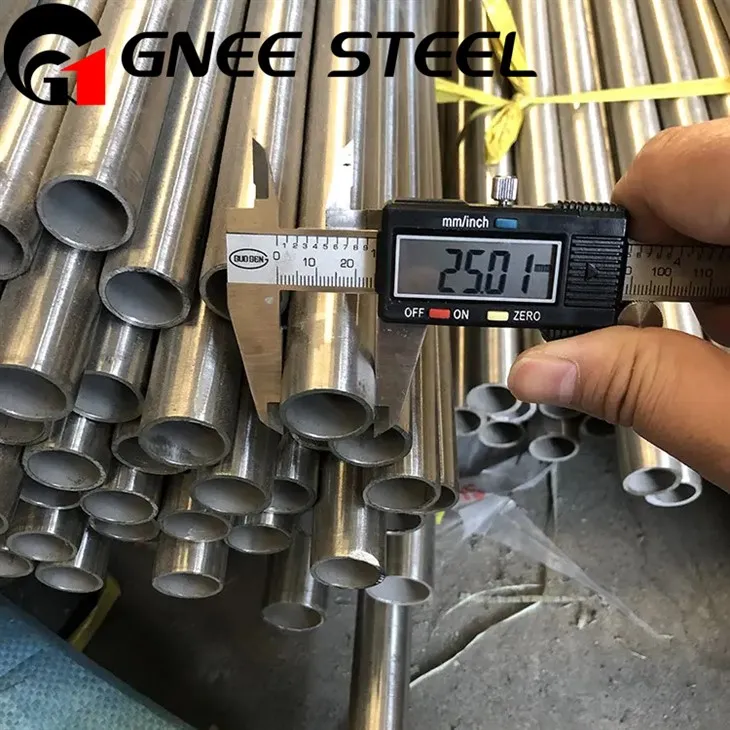 Dvipusis UNS N08020 UNS S32760 lydinio vamzdis